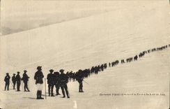 CPA Militaria Chasseurs Alpins traversant le glacier du Mont de Lans 