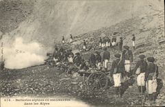 CPA Militaria Chasseurs Alpins Batteries alpines en manoeuvres dans les Alpes 