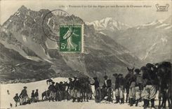 CPA Militaria Chasseurs Alpins Traversee d'un col des Alpes par une batterie de Chasseurs Alpins 