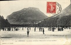 CPA Petanque Grenoble Les joueurs de boules a l'esplanade et le Casque de Neron 