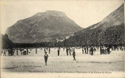CPA Petanque Grenoble Les joueurs de boules a l'esplanade et le Casque de Neron 