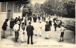 CPA Petanque Lamalou les Bains Un jeu de boules au marche Un point difficile TOP 