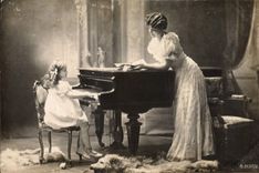 Postal Mujer - niño Piano