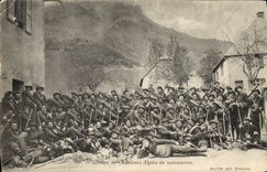 CPA Militaria Groupe de Chasseurs Alpins en manoeuvres 