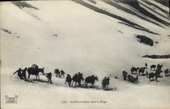 CPA Militaria Chasseurs Alpins dans la neige 