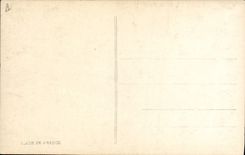 CPA Leonard ramenant sa Joconde Tour Eiffel Paris Leonard de Vinci 