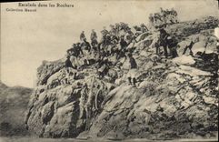 CPA Militaria Chasseurs Alpins Escalade dans les rochers 