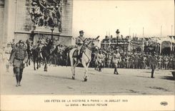 CPA Militaria Les fetes de la Victoire 14 Juillet 1919 Le defile Marechal Petain 