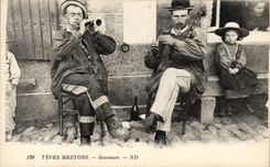 CPA Folklore Types Bretons Sonneurs 