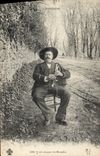 CPA Folklore Auvergne Un joueur de musette