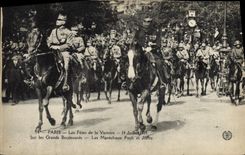 Vintage Postcard Militaria the Festivals of the Victoire has Paris July 14th, 1919 On the grand boulevards