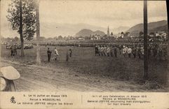 CPA Militaria Le 14 juillet en Alsace 1915 Revue a Wesserling Le general Joffre decore les braves 