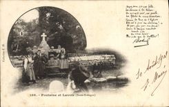 CPA Folklore Fontaine et lavoir Basse Bretagne Botrel 