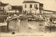CPA Grau du Roi Les joutes sur le canal 
