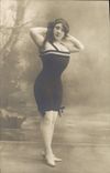 CPA Femme Artiste 
