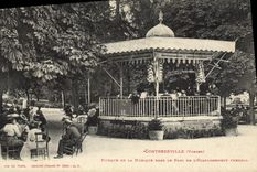 CPA Contrexeville Kiosque de la musique dans le parc de l'etablissement thermal 