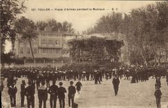 CPA Toulon Place d'armes pendant la musique Kiosque 