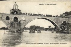 CPA Avignon Pont Saint Benezet Grandes joutes par Les Enfants du Rhone Societe de joute et de sauvetage 