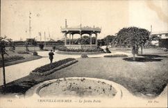 CPA Kiosque Trouville sur Mer Le jardin public 