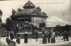 CPA Kiosque Menton Les jardins pendant la musique
