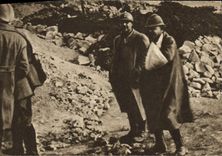 CPA Militaria Bien que blesse le colonel Pelettier refuse de se faire evacuer 