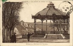 CPA Kiosque a musique et Crussol Valence Le jardin du Champ de Mars 