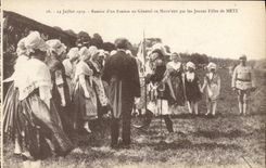 CPA Militaria 14 Juillet 1919 Remise d'un fanion au General de Maud'Huy par les jeunes filles de Metz 