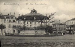 CPA Kiosque Toul Place de la Republique