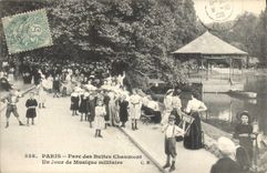 CPA Kiosque Paris Parc des Buttes Chaumont Un jour de musique militaire TOP 