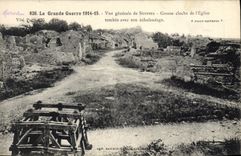 CPA Cloche Vue generale de Suippes Grosse cloche de l'eglise tombee avec son echafaudage Militaria