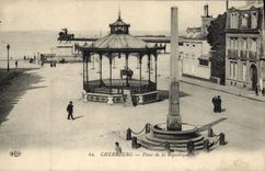 CPA Kiosque Cherbourg Place de la Republique Napoleon 1er 