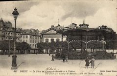 CPA Kiosque Brest La place du Champ de bataille et le theatre 