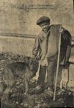 CPA Chiens Chien Les Pyrenees Jeune patre retenant son fidele Labrit 