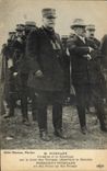 CPA Militaria Poincare President de la Republique sur le front des troupes 