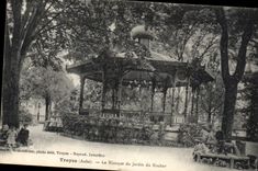 CPA Kiosque du jardin du rocher Troyes Enfants 