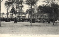 CPA Kiosque La Rochelle La place d'armes pendant la musique militaire 