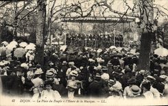 CPA Kiosque Dijon La place du peuple a l'heure de la musique 
