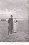 CPA Militaria Sur la cote Belge Promenade solitaire du Roi et de la Reine par Simon 