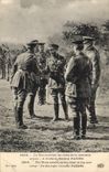 CPA Militaria Le roi recevant les chefs de la nouvelle armee Le general Pators 