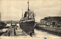 CPA Bateau Bordeaux Le bassin a flot Entree du paquebot Magellan 