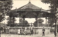 CPA Kiosque Clichy Place des fetes 