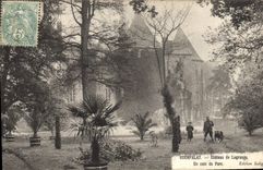 Postal Caza Courpalay Castillo de Lagrange una esquina del parque Cazador Perro