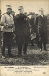 CPA Militaria General Joffre Poincare sur le front 