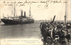 CPA Bateau Paquebot Saint Nazaire Le depart du Transatlantique La Normandie 