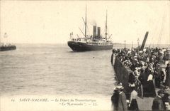 CPA Bateau Paquebot Saint Nazaire Le depart du transatlantique La Normandie 