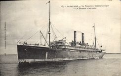 CPA Bateau Paquebot Transatlantique la Navarre sur rade St Nazaire 