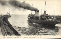 CPA Bateau Paquebot Boulogne sur mer L'Onward dans les jetees