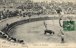 Postal Corrida Toro Arenas de Beziers el juego del abrigo