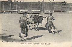 CPA Corrida Taureau Course de taureaux Matador portant l'estocade 