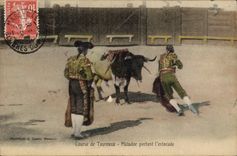 CPA Corrida Taureau Course de taureaux Matador portant l'estocade 